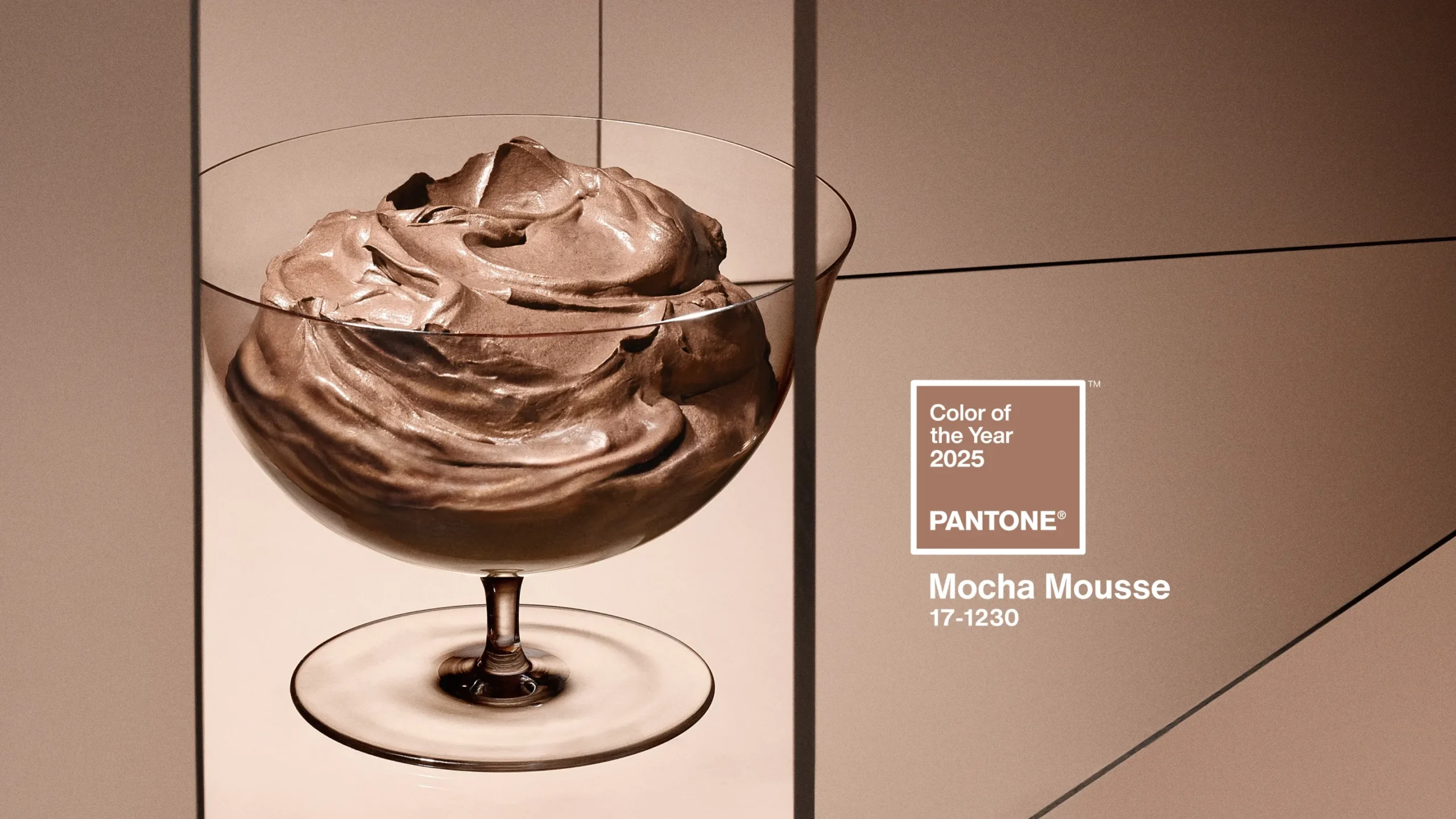 Mocha Mousse è il nuovo colore Pantone 2025 e come integrarlo nel tuo branding